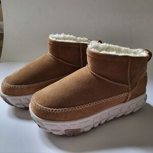 UGG classic Suede leather shearling Winter boots mens size 12 Brown winter boot